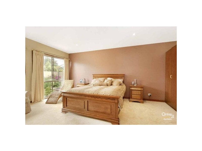 12 Plaza Crescent, Dingley Village VIC 3172