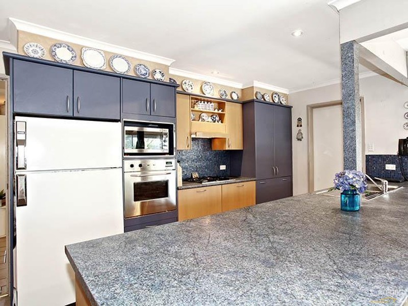 21 Bayville Drive, Dingley Village VIC 3172