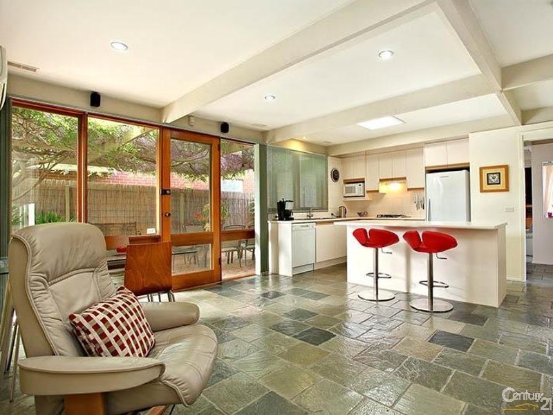 9 Timms Crescent, Dingley Village VIC 3172