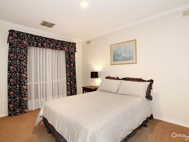 50 Kingston Drive, Dingley Village VIC 3172