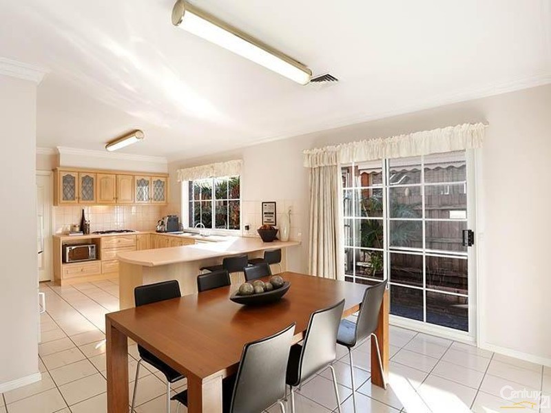 2 Teralba Close, Dingley Village VIC 3172