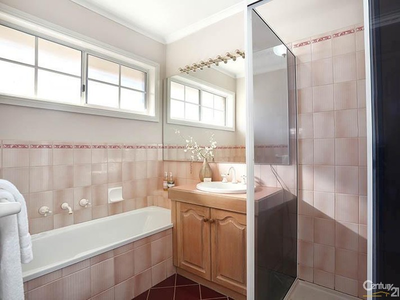 2 Teralba Close, Dingley Village VIC 3172