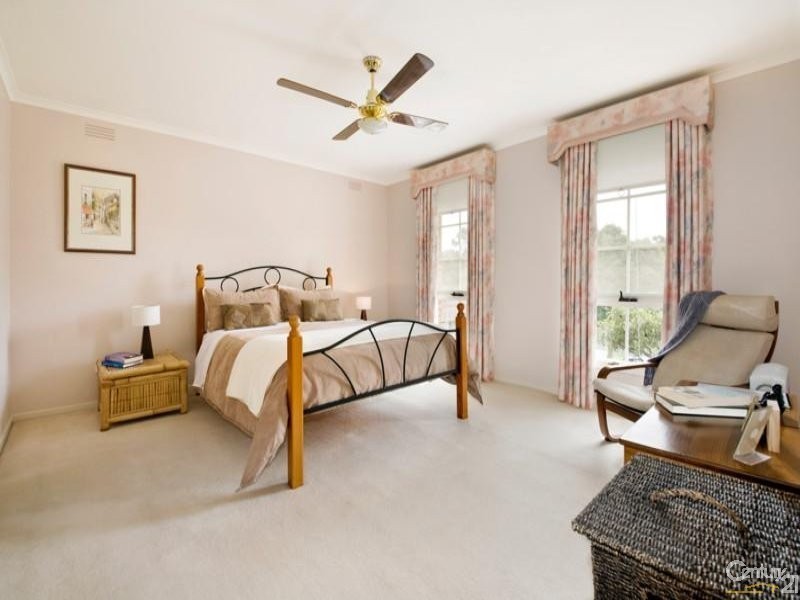 6 Kingsmead Court, Dingley Village VIC 3172