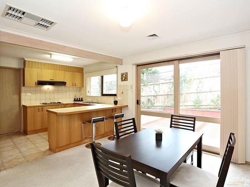 10 Lauren Close, Dingley Village VIC 3172