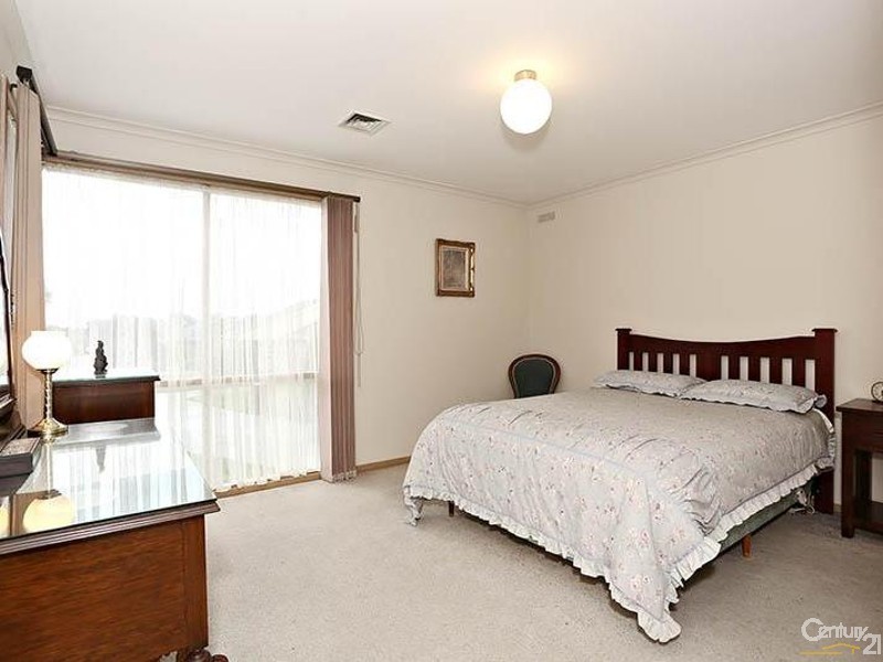 10 Lauren Close, Dingley Village VIC 3172