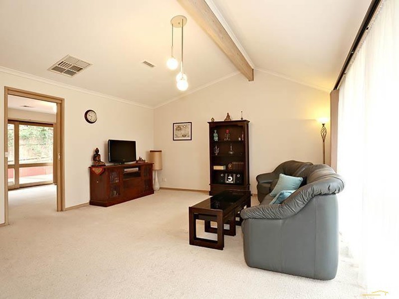 10 Lauren Close, Dingley Village VIC 3172