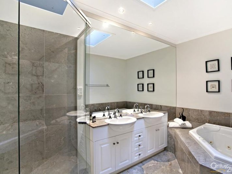 72 Cummins Road, Brighton East VIC 3187