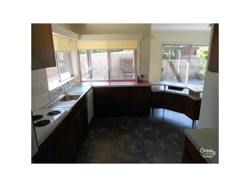 4 Kingswood Drive, Dingley Village VIC 3172