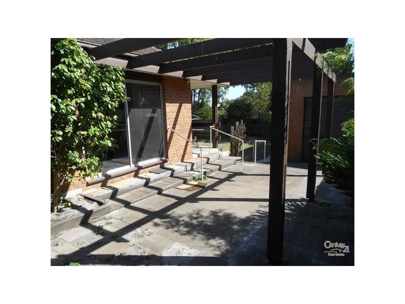 4 Kingswood Drive, Dingley Village VIC 3172