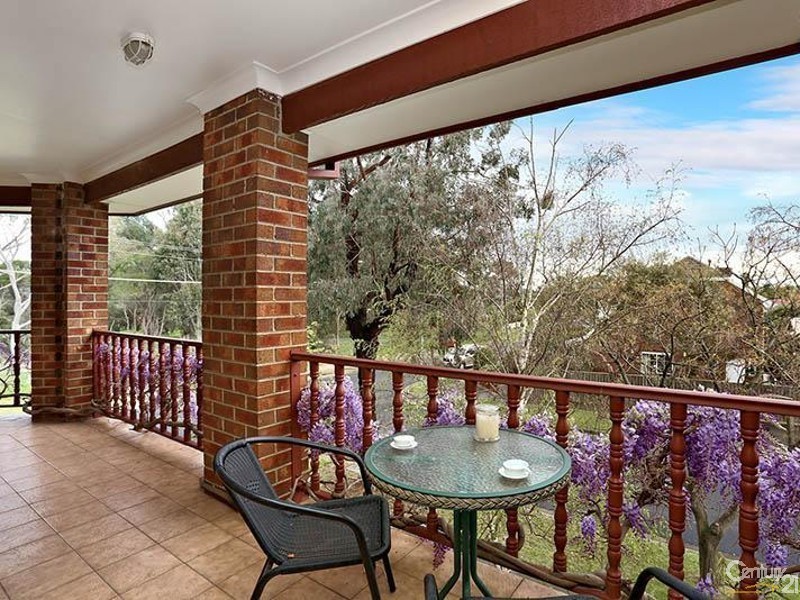 1 Teralba Close, Dingley Village VIC 3172