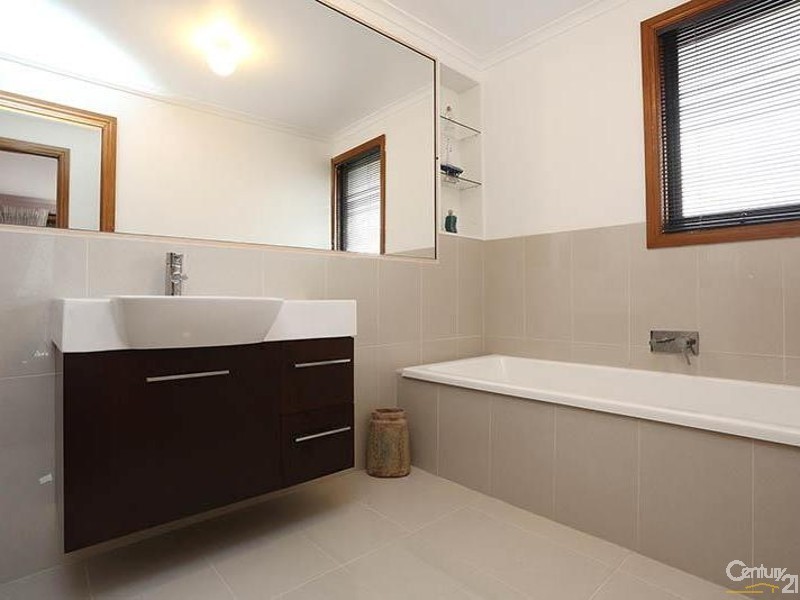 1 Teralba Close, Dingley Village VIC 3172