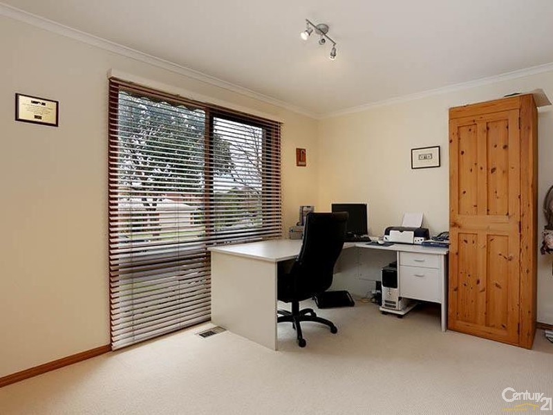 1 Teralba Close, Dingley Village VIC 3172