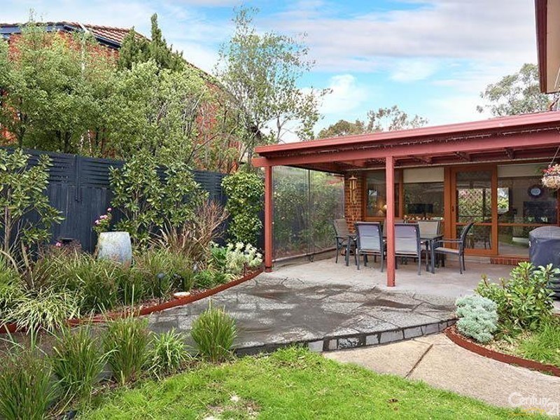 1 Teralba Close, Dingley Village VIC 3172