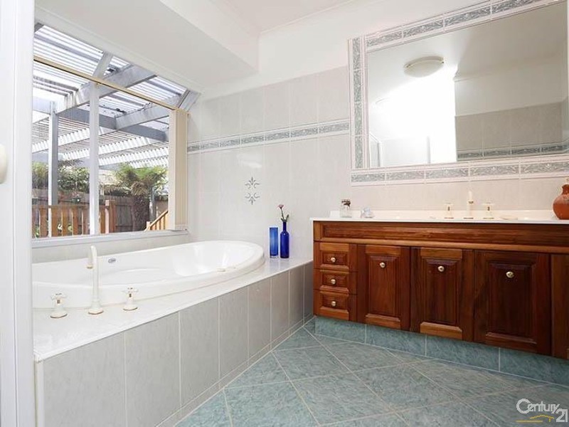 1 Picola Court, Dingley Village VIC 3172