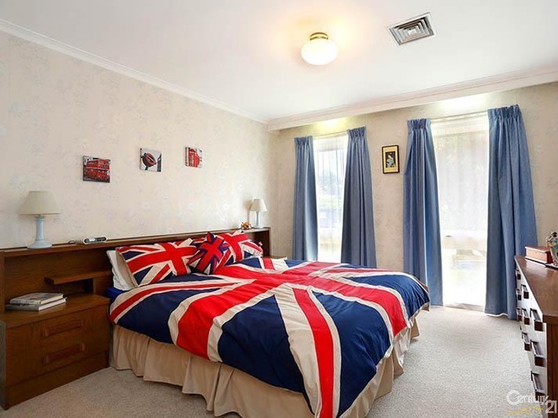 4 Colin Court, Dingley Village VIC 3172