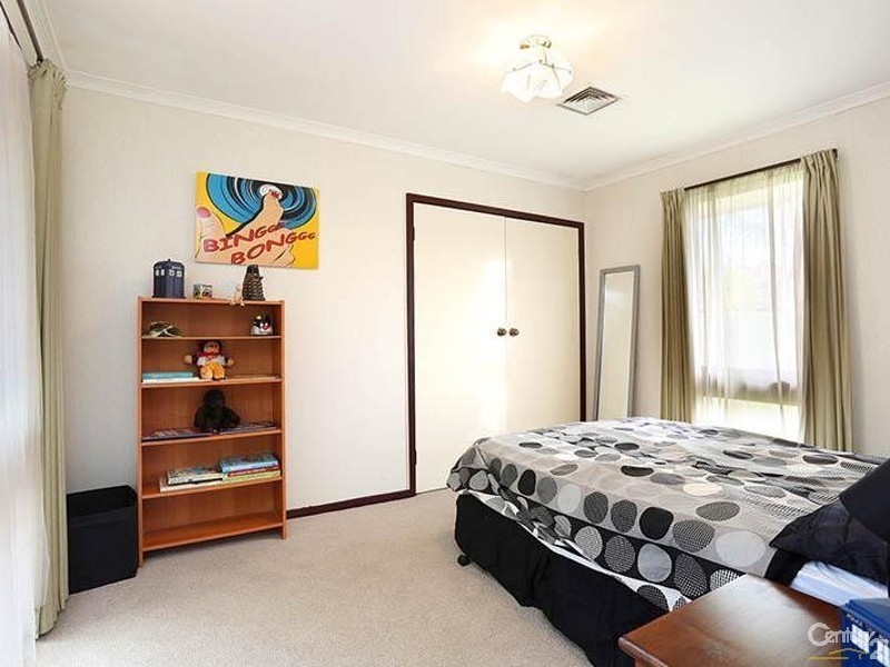 4 Colin Court, Dingley Village VIC 3172