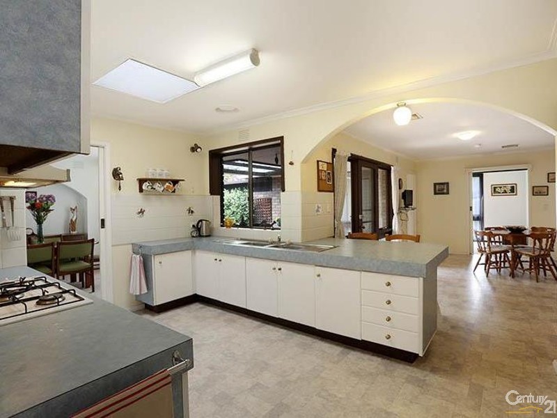 4 Colin Court, Dingley Village VIC 3172