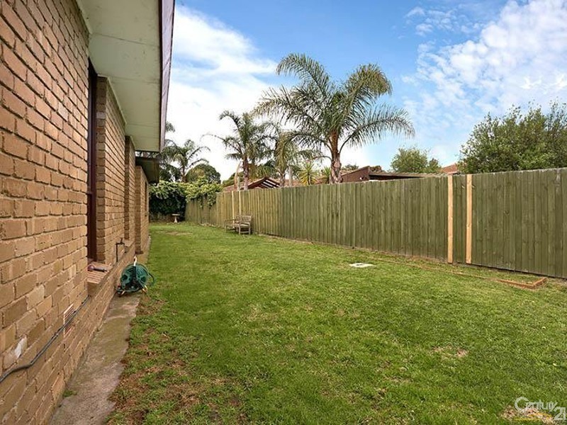4 Colin Court, Dingley Village VIC 3172