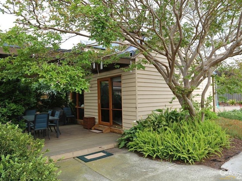 6 Barrett Street, Cheltenham VIC 3192