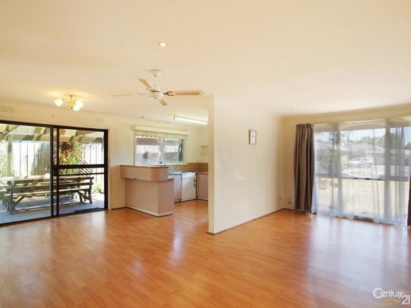 8 Chivers Court, Dingley Village VIC 3172