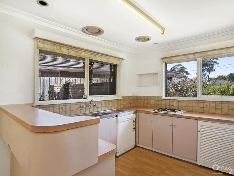 8 Chivers Court, Dingley Village VIC 3172