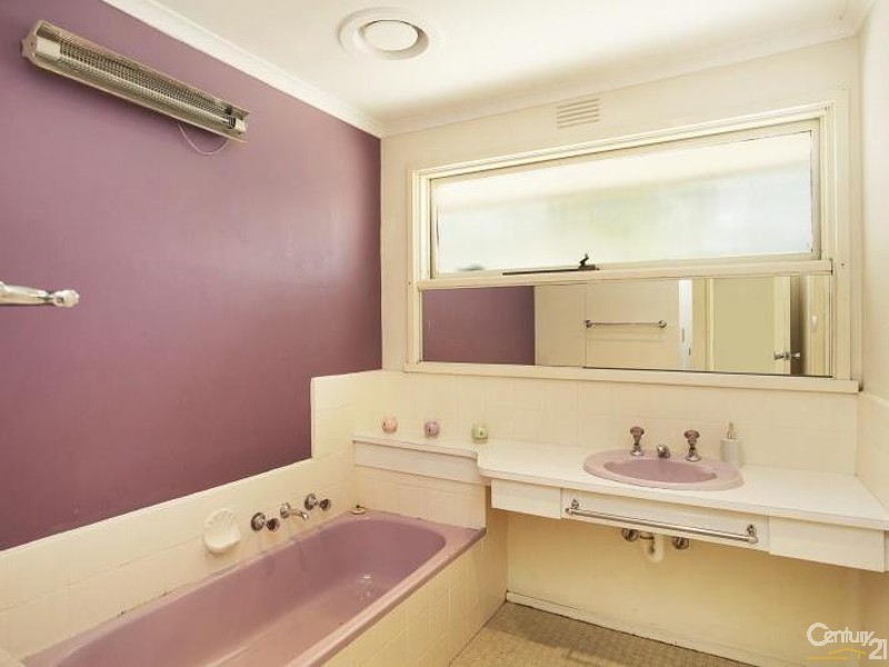 8 Chivers Court, Dingley Village VIC 3172