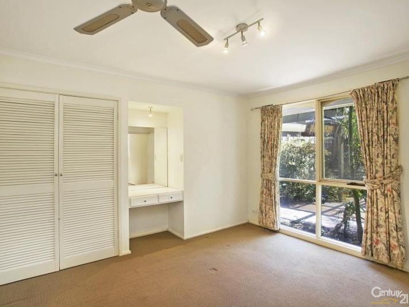 8 Chivers Court, Dingley Village VIC 3172