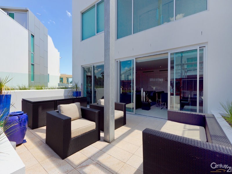 31/15 Beach Road, Hampton VIC 3188