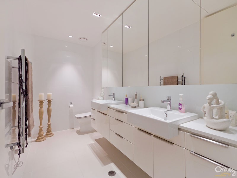 31/15 Beach Road, Hampton VIC 3188