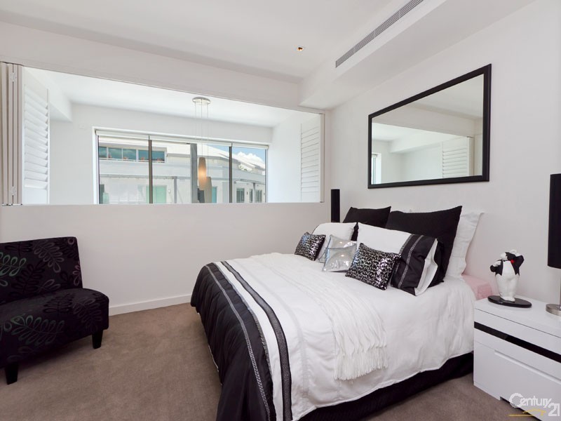 31/15 Beach Road, Hampton VIC 3188