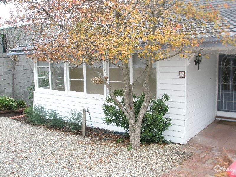 18 Surf Avenue, Beaumaris VIC 3193