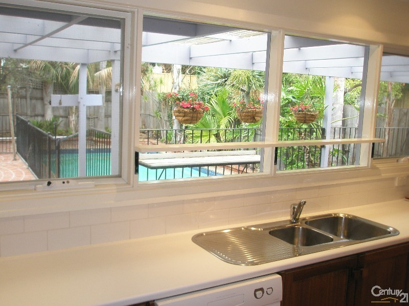 18 Surf Avenue, Beaumaris VIC 3193