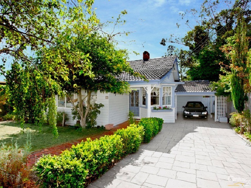 18 Surf Avenue, Beaumaris VIC 3193