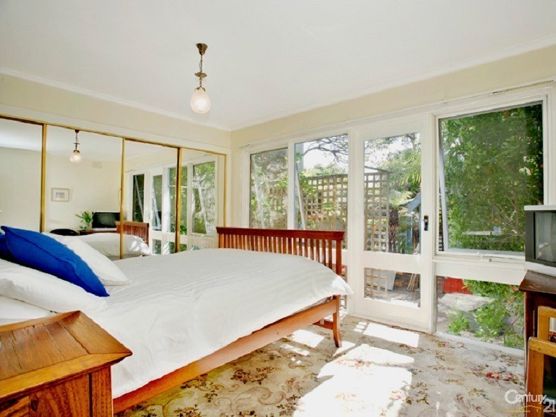 18 Surf Avenue, Beaumaris VIC 3193