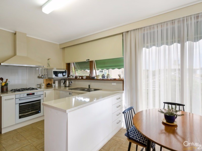 1/4 Seaview Crescent, Black Rock VIC 3193