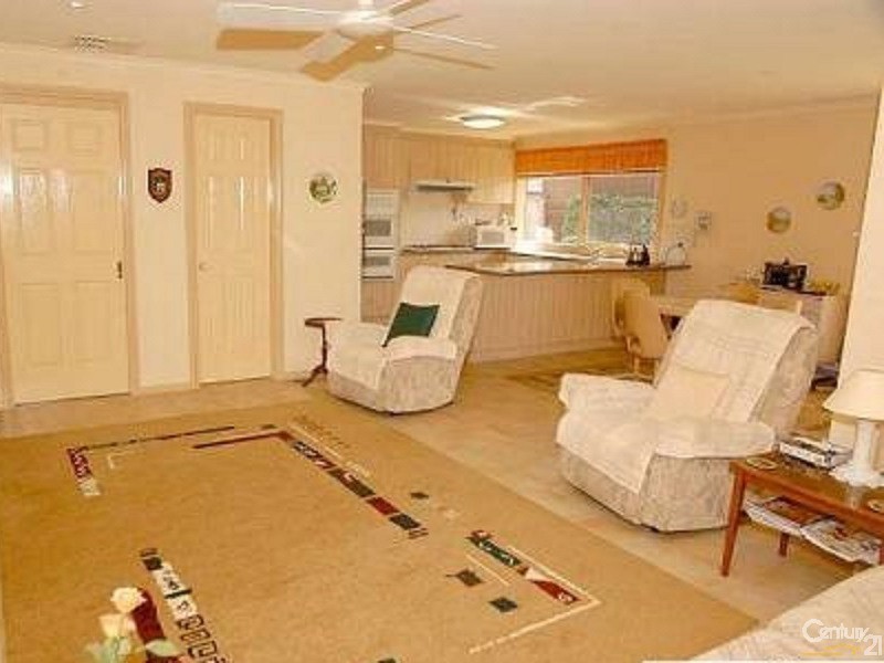 33 Kingston Drive, Dingley Village VIC 3172