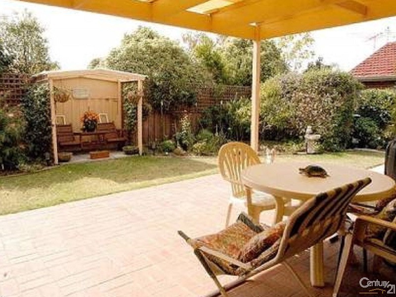 33 Kingston Drive, Dingley Village VIC 3172