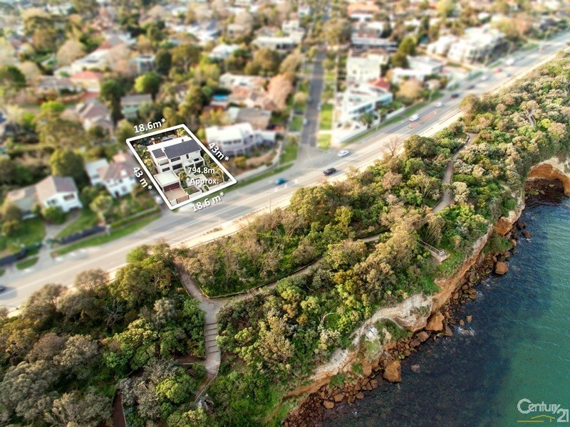 19  Beach Road, Beaumaris VIC 3193