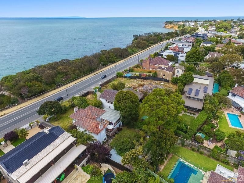 18 Beach Road, Beaumaris VIC 3193