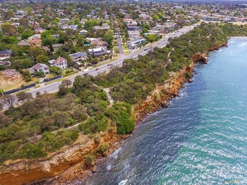 18 Beach Road, Beaumaris VIC 3193