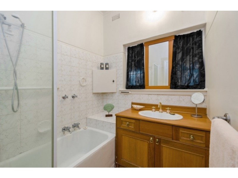 30 James Crescent, Hampton VIC 3188