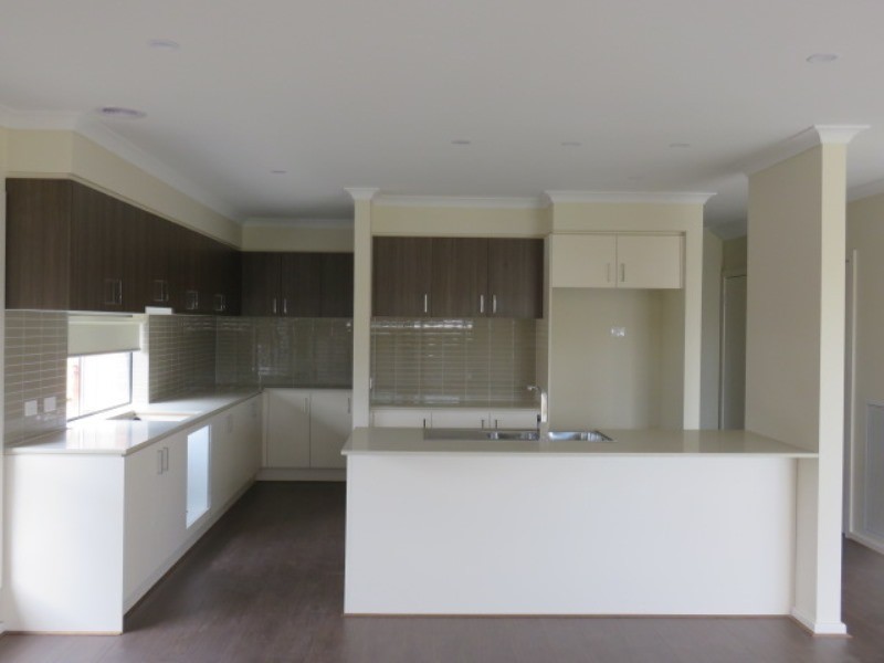 14 Marwick St, Carrum Downs VIC 3201