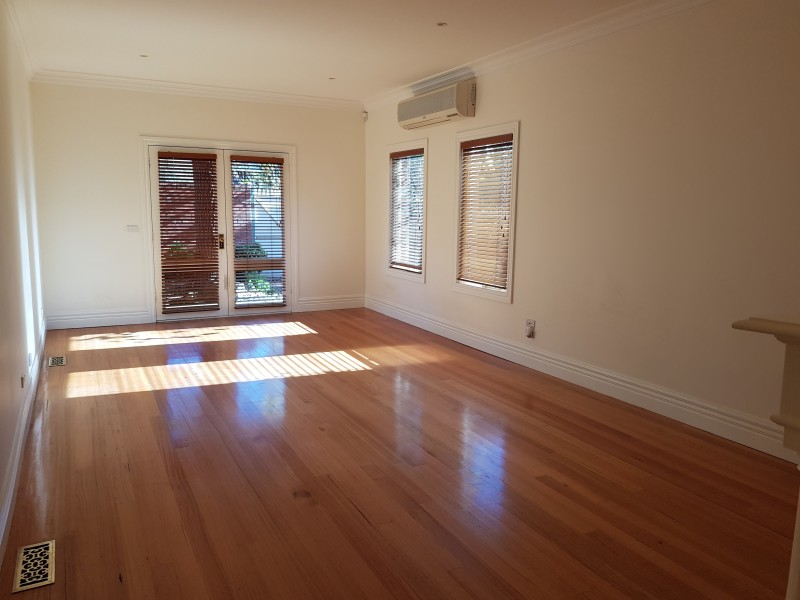 8 Beach Road, Beaumaris VIC 3193