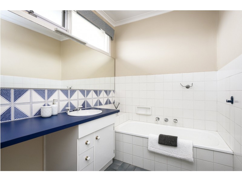 18 Gareth Ave, Beaumaris VIC 3193