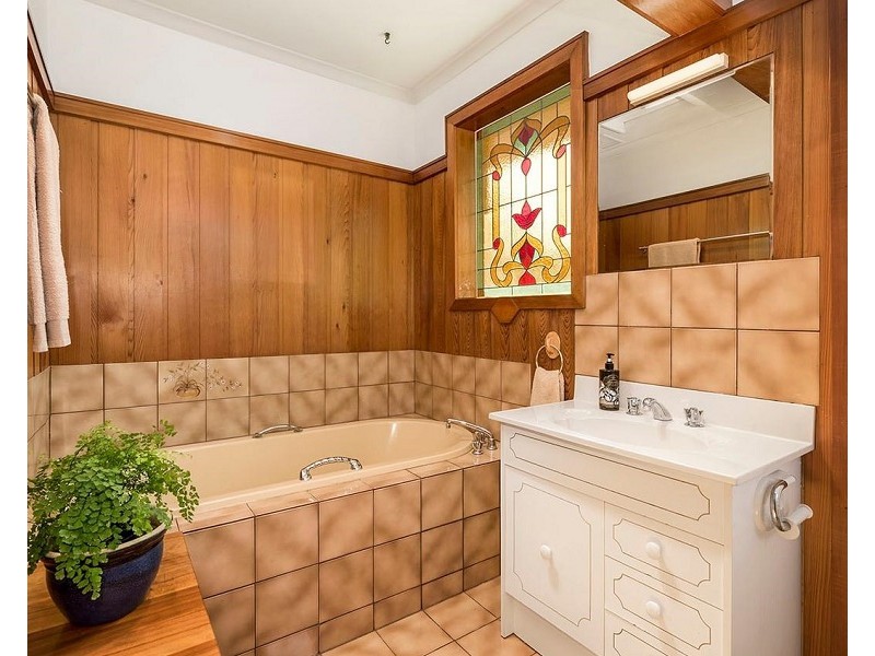 20 Kingswood Drv, Dingley Village VIC 3172