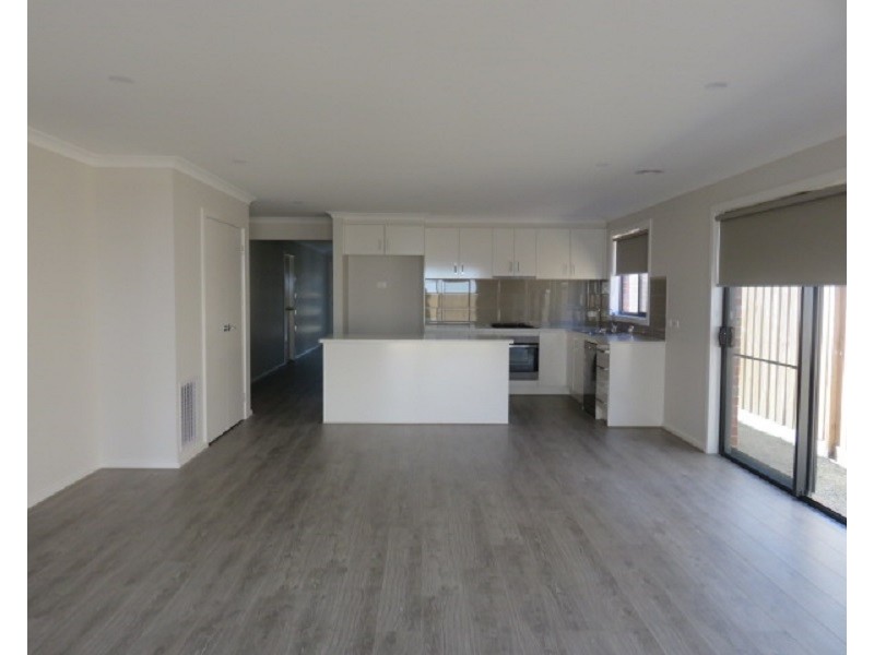 16 Marwick Street, Carrum Downs VIC 3201