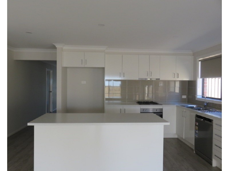 16 Marwick Street, Carrum Downs VIC 3201