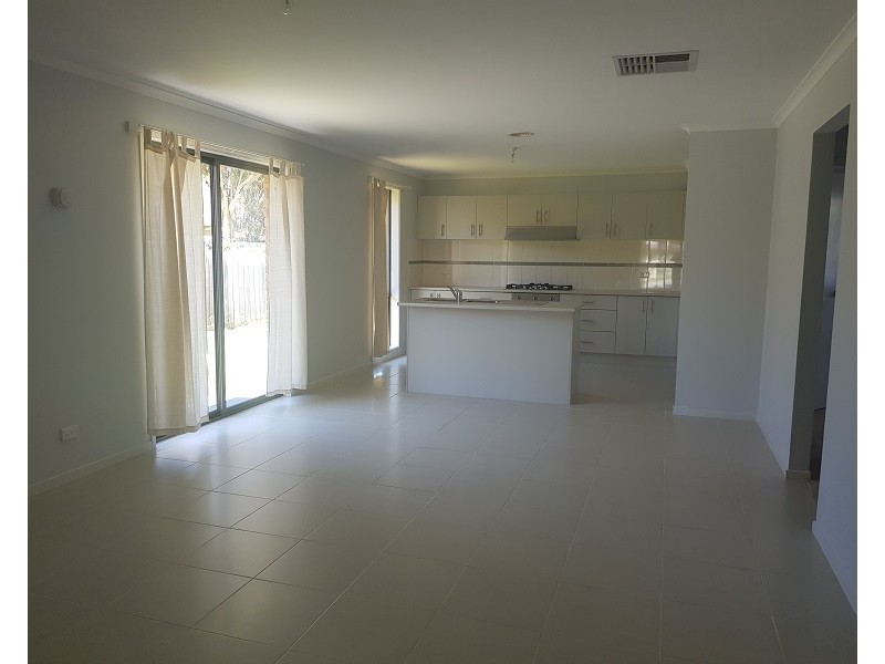 19 Lemon Thyme Way, Lynbrook VIC 3975