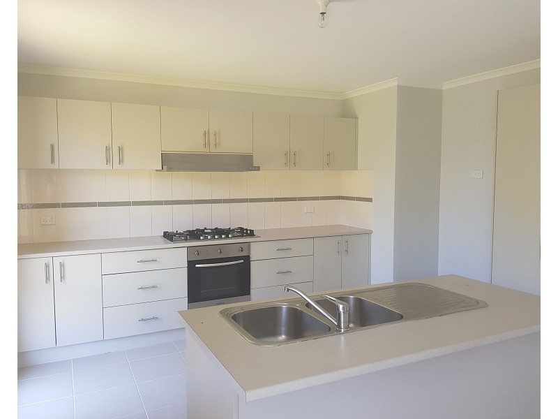 19 Lemon Thyme Way, Lynbrook VIC 3975