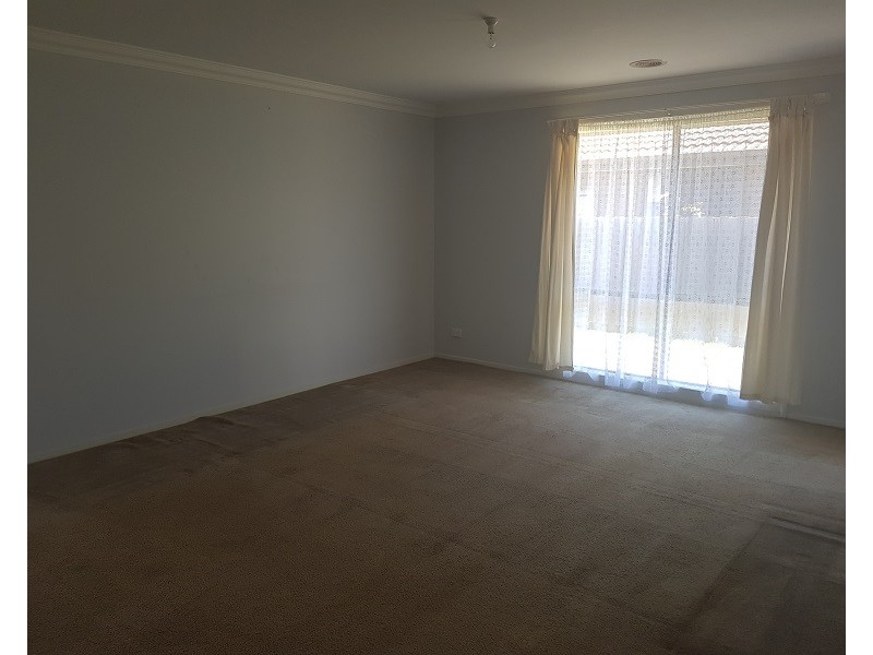 19 Lemon Thyme Way, Lynbrook VIC 3975